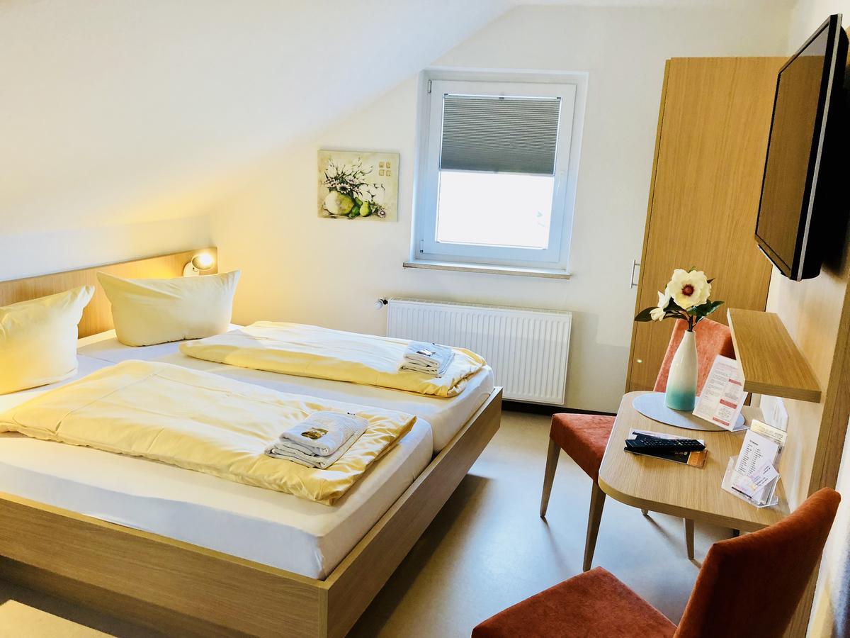 Hotel - Restaurant Hirschen - Werneths Landgasthof Beim Europa- Park Rust Rheinhausen Ngoại thất bức ảnh